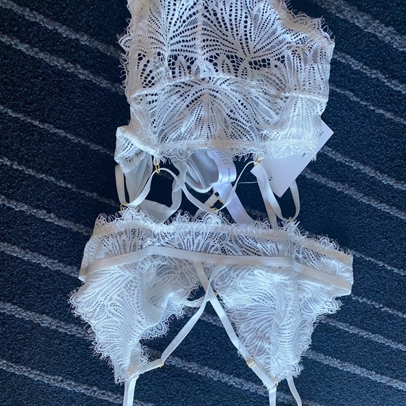 Lacey One-Piece Sexy Lingerie Bodysuit Bra Thong - Picture 3 of 4